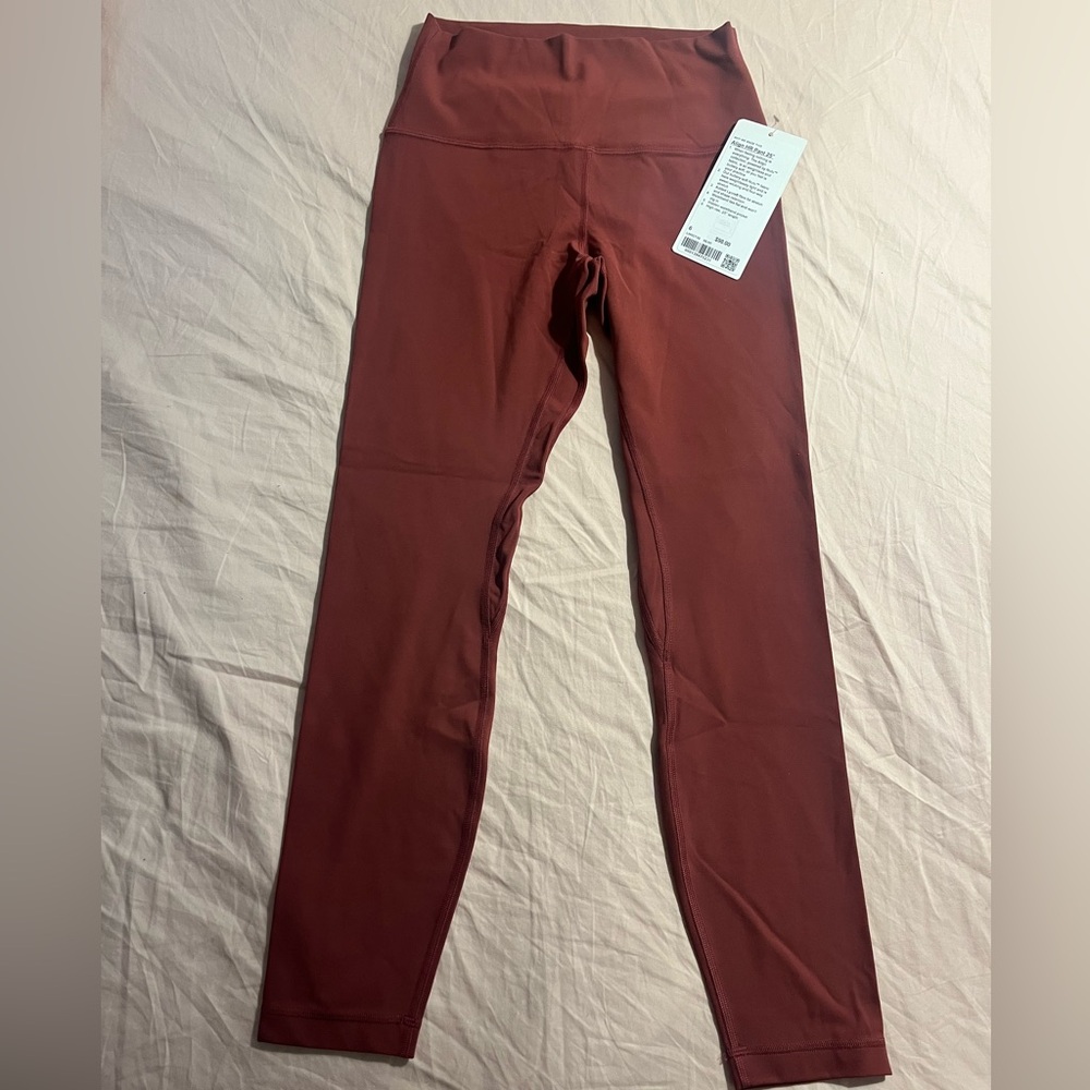 NWT LULULEMON ALIGN™ HIGH-RISE PANT 25"
Mulled Wine Size: 6